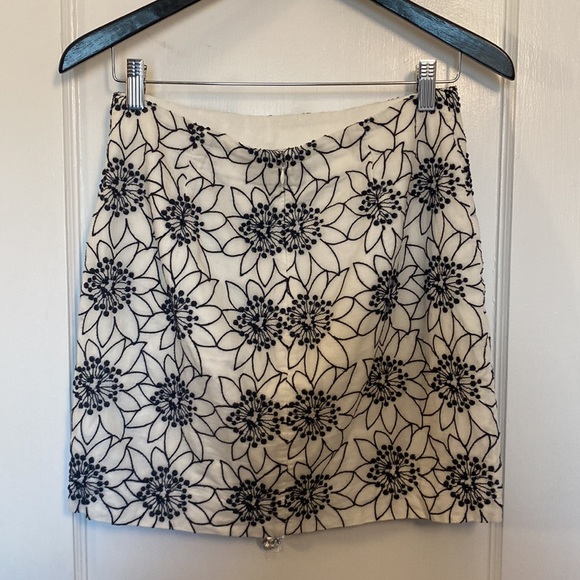 J Crew ivory/navy embroidered mini skirt size 4 - Picture 4 of 4